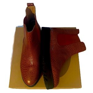 NWT Andre assous chelsea boots